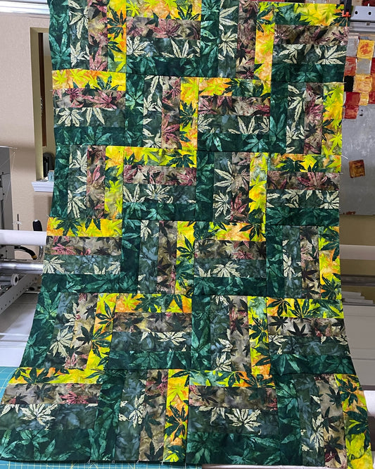 Robert Kaufman - Cannabis Sativa Green Log Cabin Quilt Kit